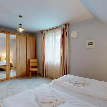 Strandnahes Mit Terrasse, Strandamsel, * ビンツ