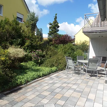 Strandnahes Mit Terrasse, Strandamsel, * Binz