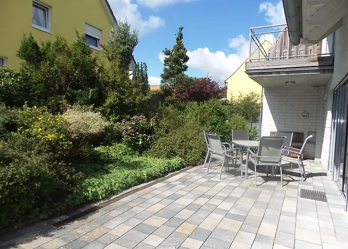 Strandnahes Mit Terrasse, Strandamsel, * Binz